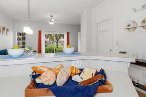Dining - Family Friendly 3BR Townhouse Near Disney (Kissimmee)