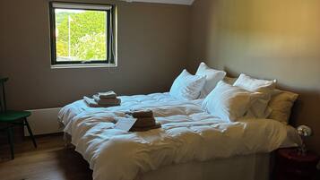Double Room, Non Smoking, Shared Bathroom | Premium bedding, down duvets, pillow-top beds, individually decorated