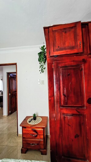 Interior - Air-conditioned tropical room (Los Patos)