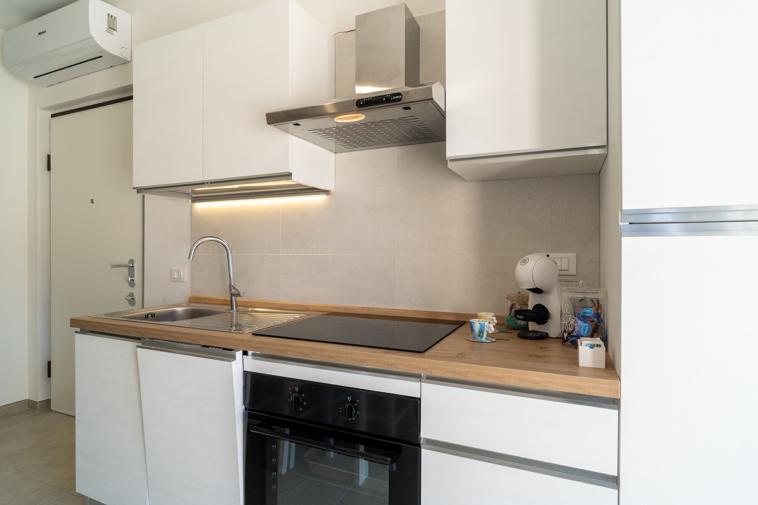 Frigorifero, forno, lavastoviglie, macchina per tè/caffè