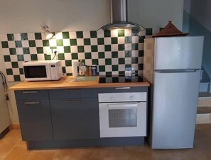 Private kitchen - Charming house (140 m2) between Dijon and Beaune (Semezanges,)
