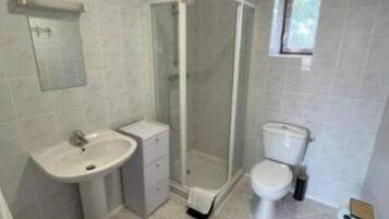 Ducha, secador de pelo, toallas
