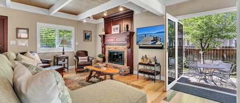 TV, fireplace
