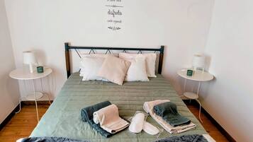 Iron/ironing board, WiFi, bed sheets