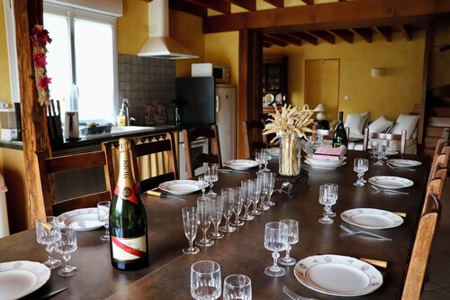 Large, detached vacation rental / 4-bedroom family home for 12 people.