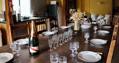 Large, detached vacation rental / 4-bedroom family home for 12 people.