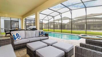 Familie villa, terras | Zwembad | Een buitenzwembad