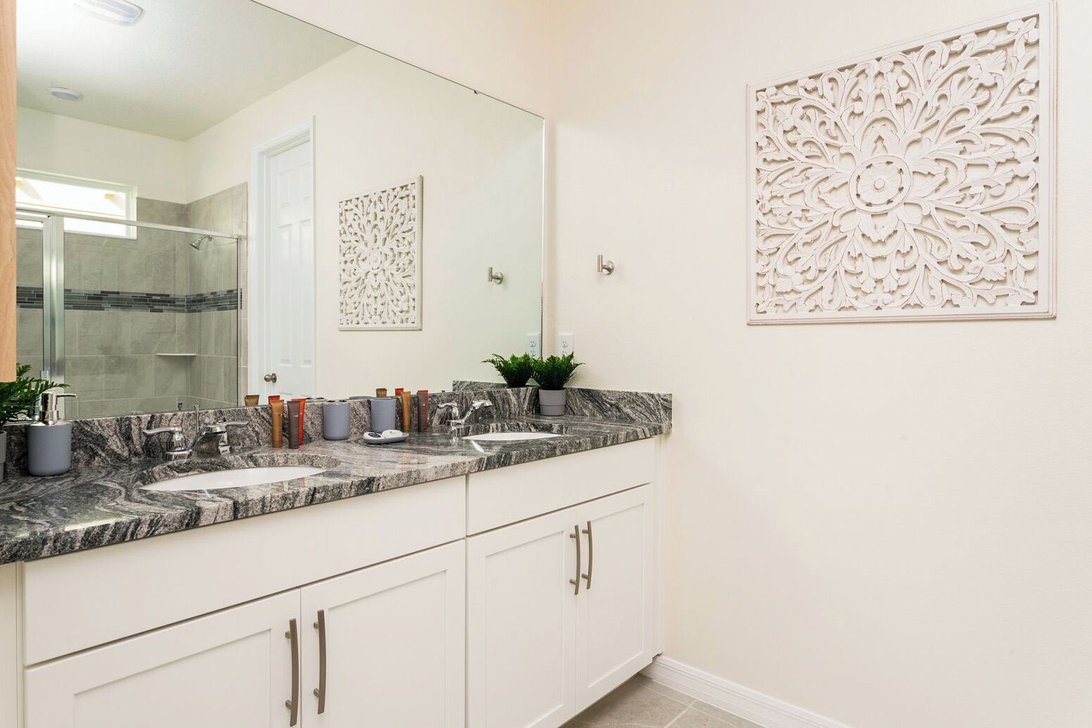 Villa Familiale, patio | Salle de bain