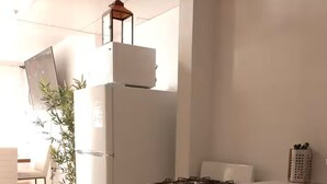 A kitchen with white cabinets, a gas stove, an oven, and a refrigerator. - Maricao+ Escapada Tranquila+ Privado+Self Check-in (Maricao)