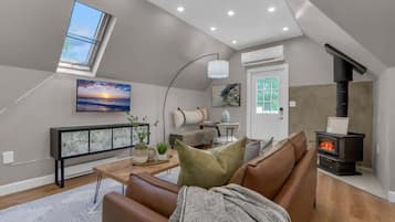 TV, fireplace, offices