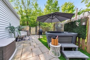 Terrace/patio - Spa Stay | Hot Tub | Minutes to Niagara Falls (Fort Erie)