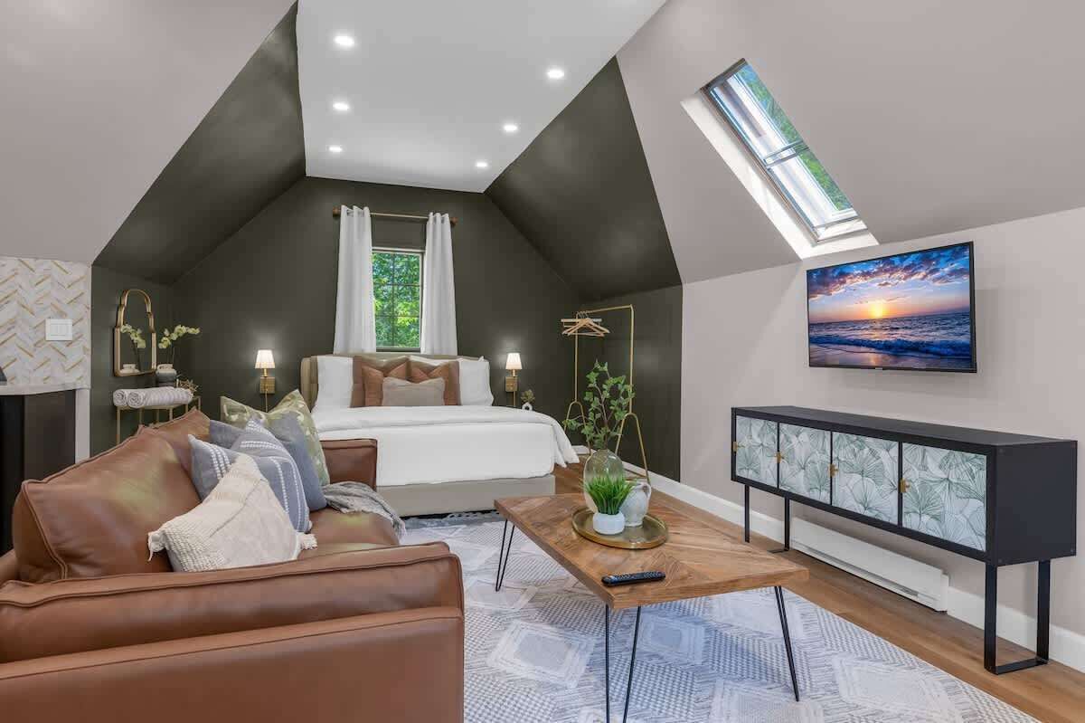 TV, fireplace, offices