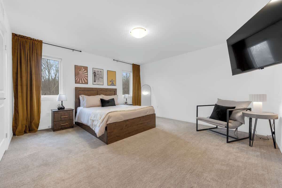 Iron/ironing board, travel cot, WiFi, bed sheets