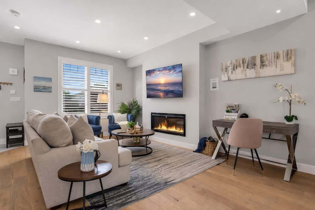 TV, fireplace, offices