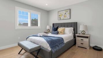 Iron/ironing board, travel crib, WiFi, bed sheets