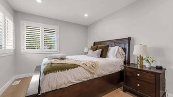 Iron/ironing board, travel crib, WiFi, bed sheets