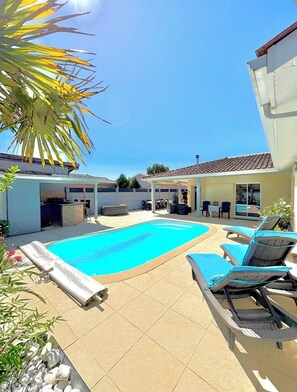 Pool - House with a Pool: The Charm of the Pool in Gujan-Mestras (Gujan-Mestras)
