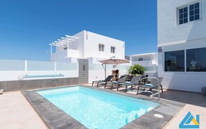 Pool - Casa Amaia - Pool Villa with Views by Villas Now (Playa Blanca)