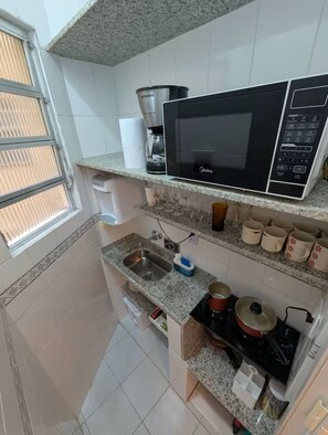 Private kitchen - Flat on a quiet street in Copa! (Rio de Janeiro)