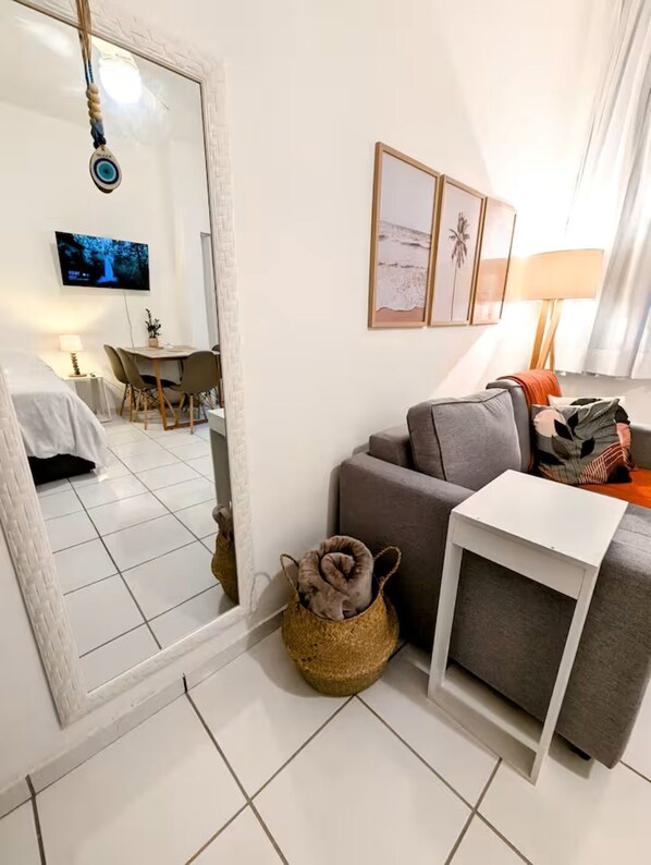 Living area - Flat on a quiet street in Copa! (Rio de Janeiro)