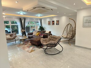 Living area - House near Windsor with river view (Wraysbury)