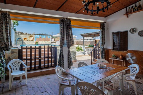 Casa Rural El Castillo – Historic Retreat with Pool in La Puebla de los Infantes