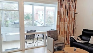 Smart TV, ping pong - Beachfront Apartment with Private Pool & Sauna (Cuxhaven)