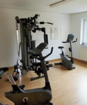 Fitness facility - Beachfront Apartment with Private Pool & Sauna (Cuxhaven)