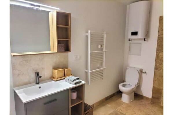 Bathroom - Domaine du Moulin de La Roque - Lovers' Spring (Castels et Bézenac)