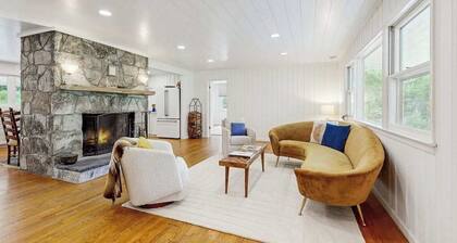 Unplugged Retreat, covered porch, BBQ, firepit
