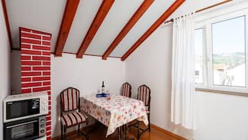 Apartment (Two Bedroom Apartment with Terrace) | Dining room