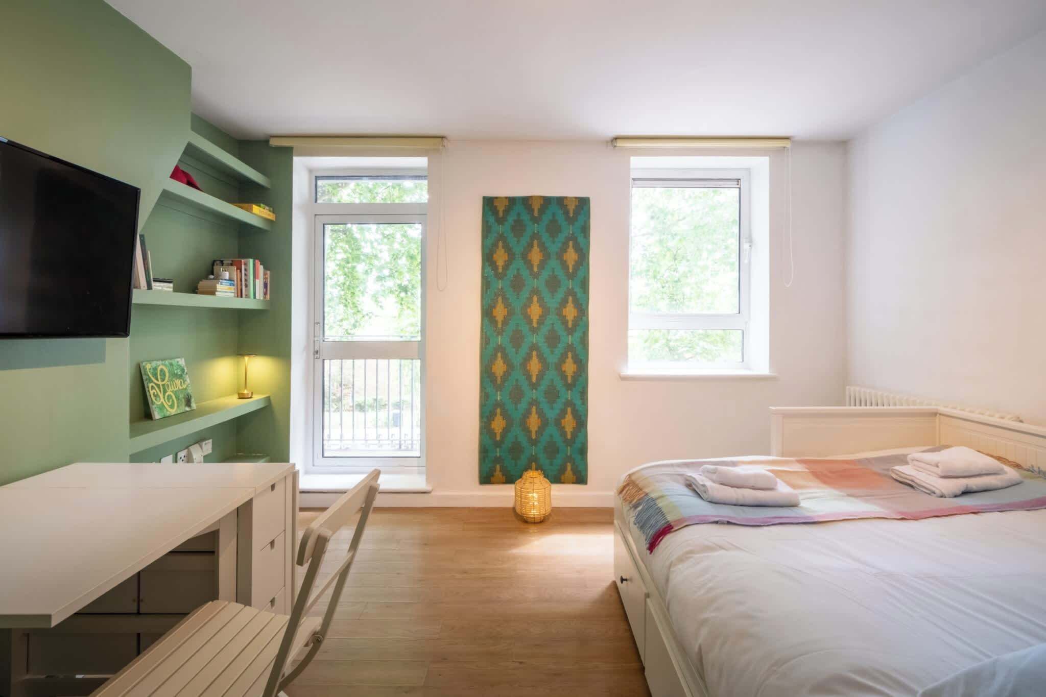 Iron/ironing board, Internet, bed sheets