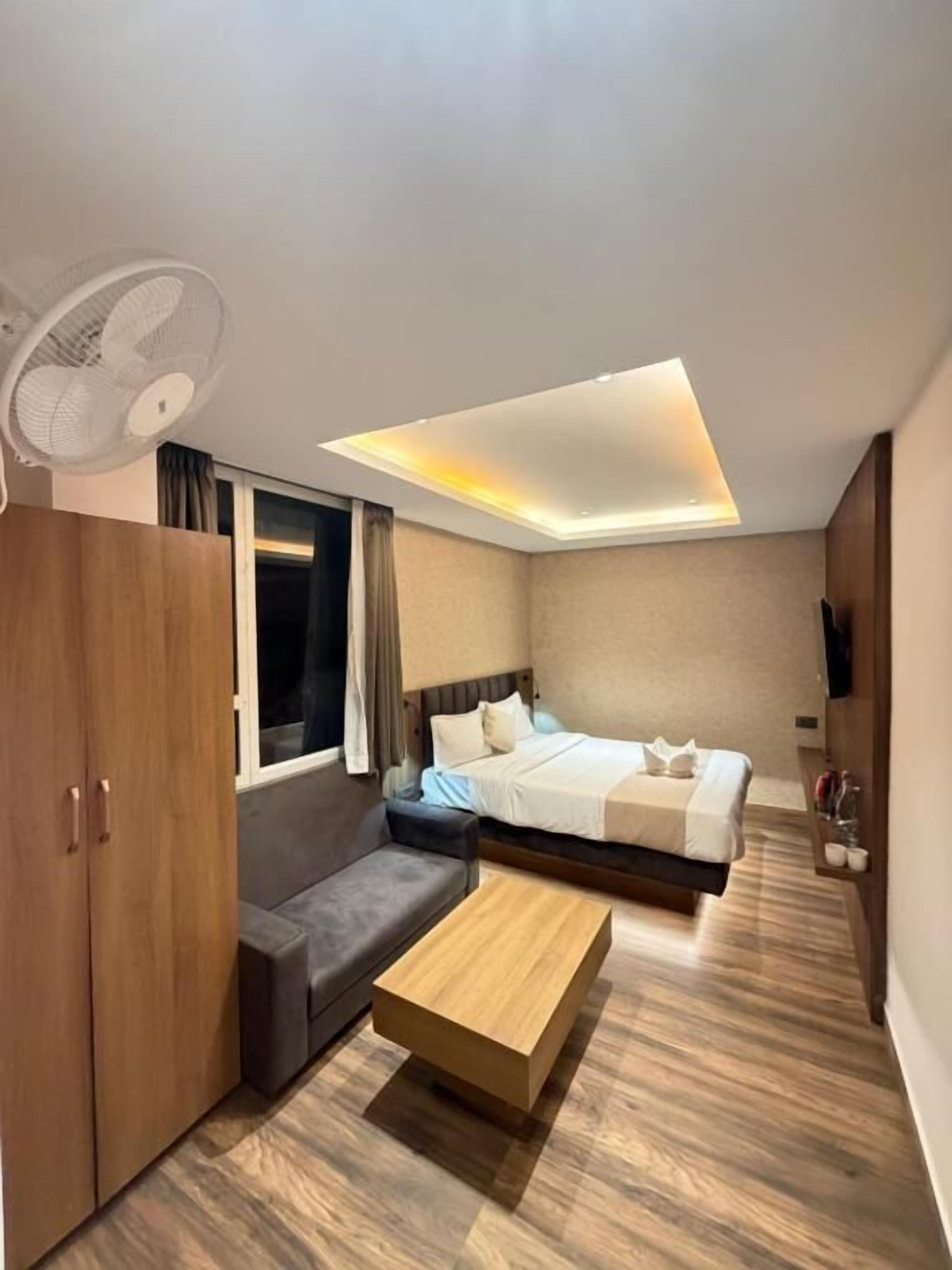 Kahden hengen deluxe-huone | Silitysrauta/-lauta, ilmainen Wi-Fi