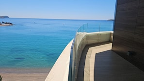 Luxury-Suite, Balkon, Meerblick | Terrasse/Patio