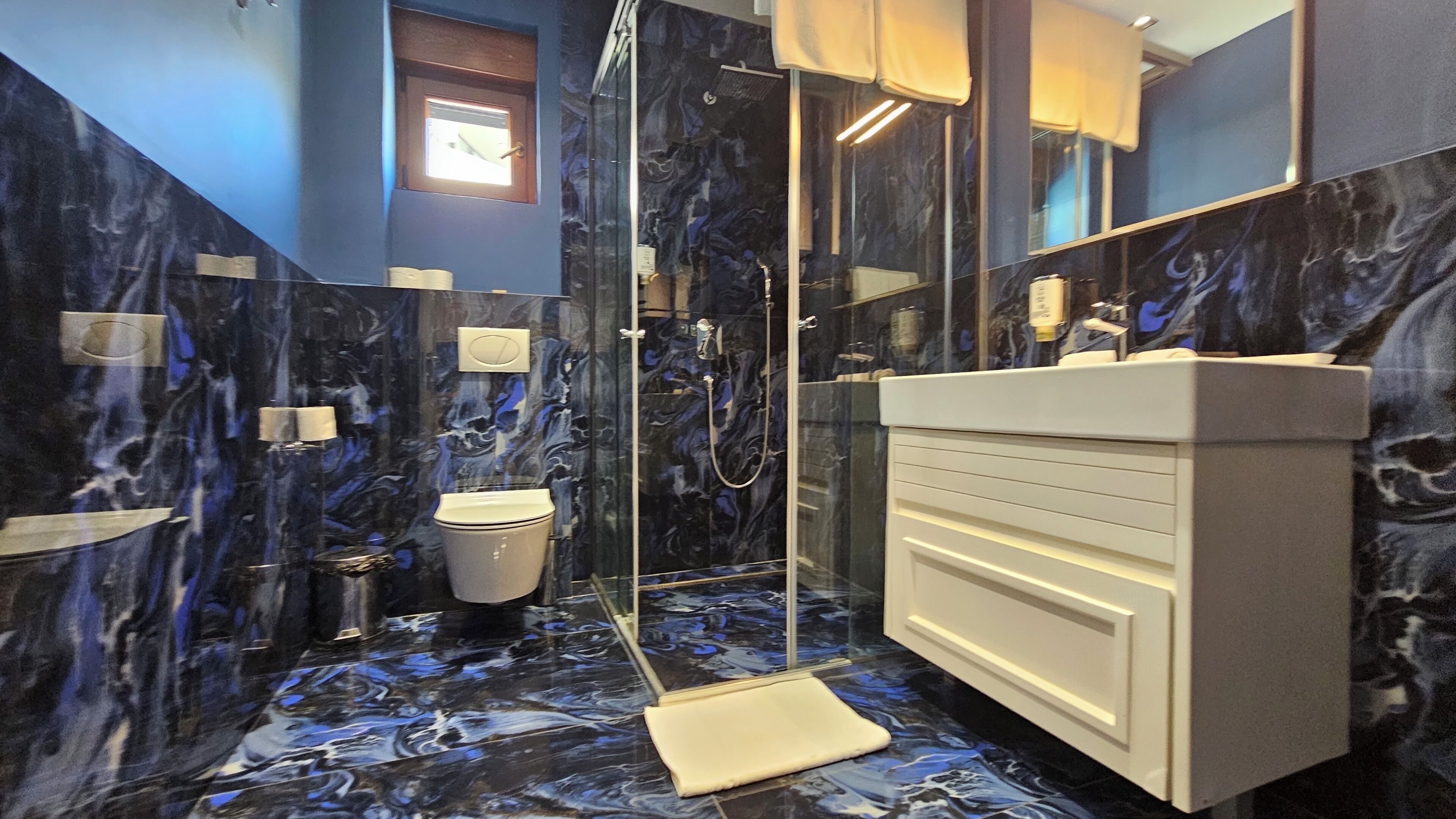 Suite Luxe, balcon, vue mer | Salle de bain
