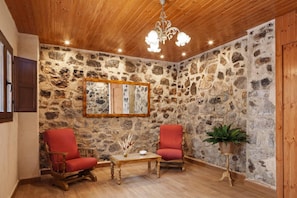 Interior - Apartment 'Ca La Inés' with Private Terrace, Wi-Fi and Air Conditioning (Corbera d'Ebre)