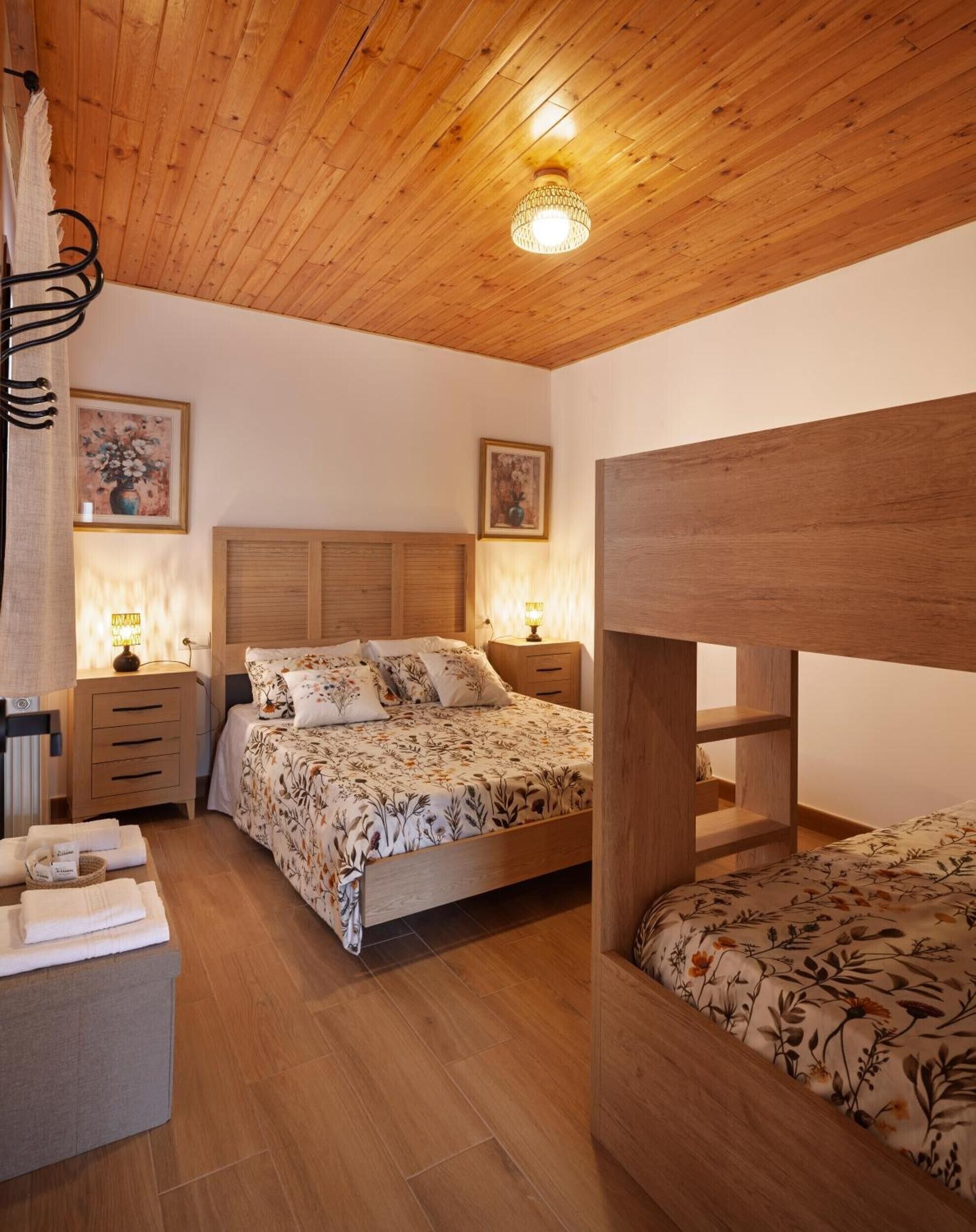 Ferros/tábuas de passar roupa, Wi-Fi, roupa de cama