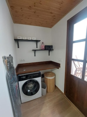 Interior - Apartment 'Ca La Inés' with Private Terrace, Wi-Fi and Air Conditioning (Corbera d'Ebre)