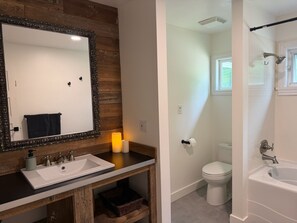Hair dryer, towels, soap, toilet paper - Modern, stylish, 3-bdr home, large spaces with stunning ocean & mountain views (Quathiaski Cove)