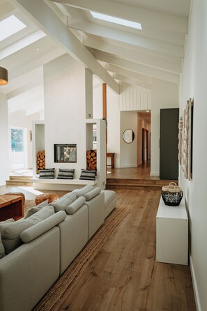 Interior - Modern, stylish, 3-bdr home, large spaces with stunning ocean & mountain views (Quathiaski Cove)