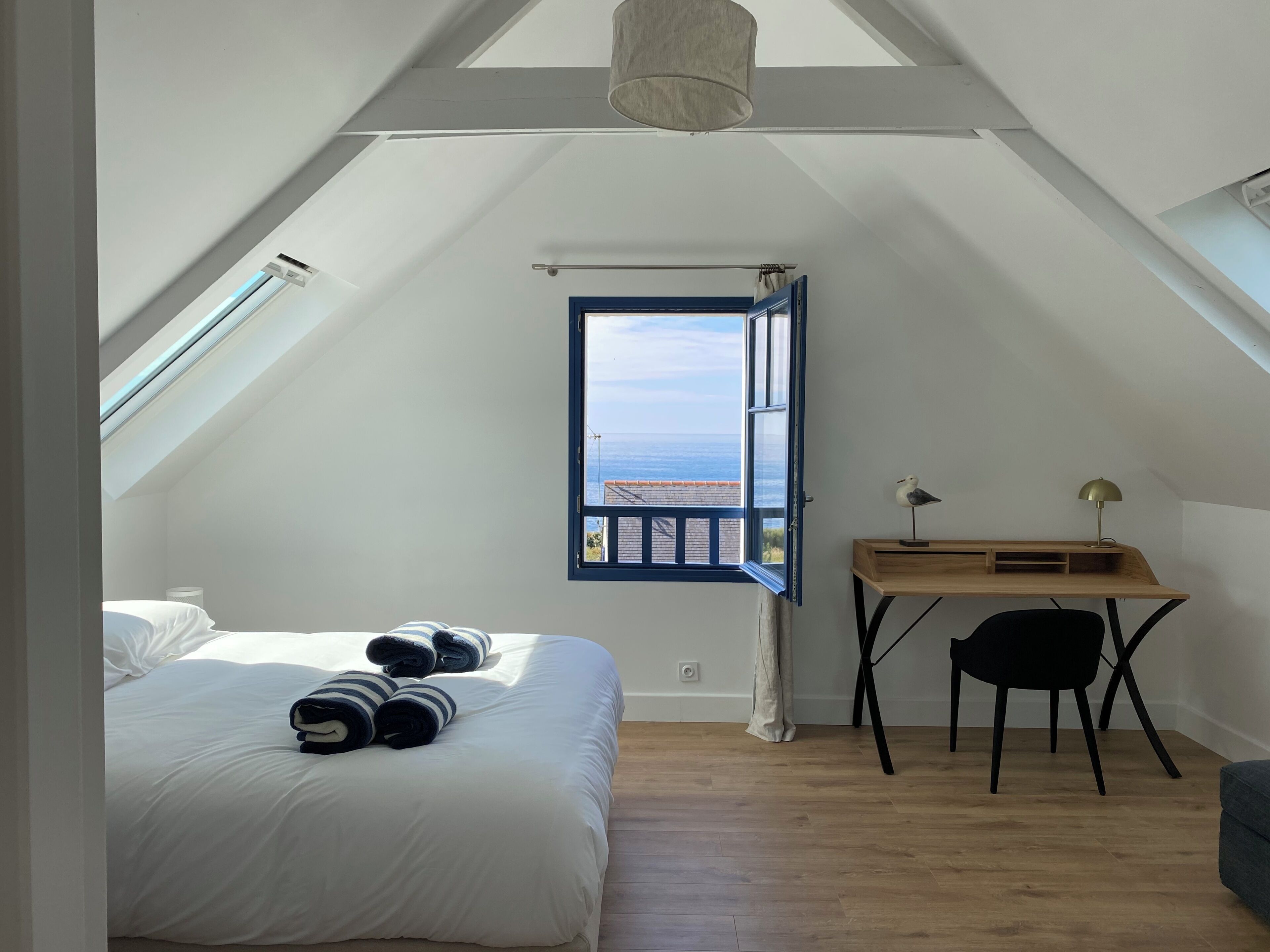 4 bedrooms, iron/ironing board, Internet, bed sheets