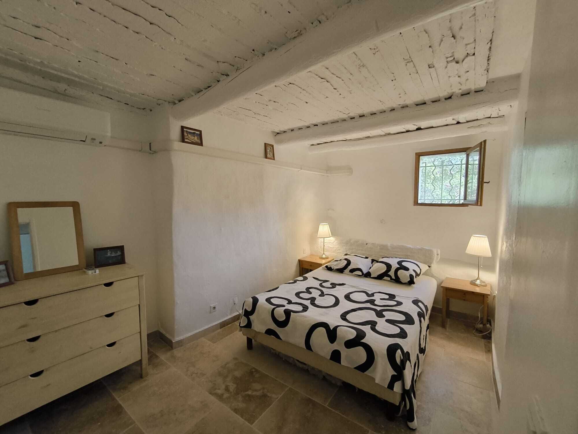 7 bedrooms, iron/ironing board, WiFi, bed sheets