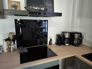 Private kitchen - Provençal villa, lagoon-style pool, pétanque, garden / Luberon and Alpilles – sleeps 14 (Mallemort)