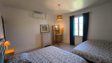 7 bedrooms, iron/ironing board, WiFi, bed sheets