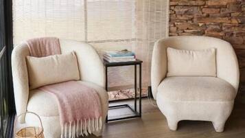 Honeymoon Suite, Mountain View | Interior