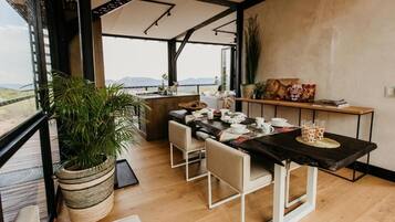 Panoramic Villa, Mountain View | Dining