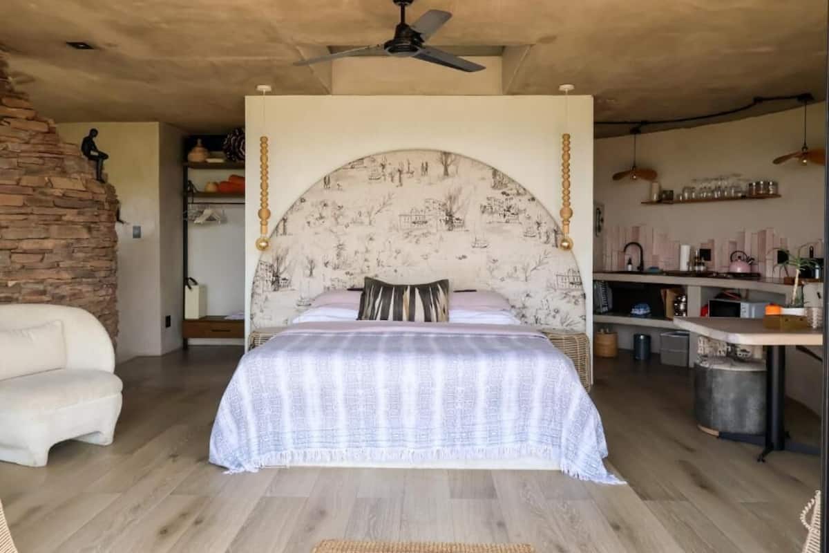 Honeymoon Suite, Mountain View | Premium bedding, pillowtop beds, individually decorated