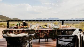 Panoramic Villa, Mountain View | Outdoor dining