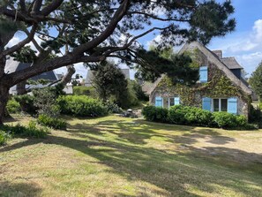Property grounds - A Breton house overlooking the beach, fully renovated in 2025 (ST JACUT DE LA MER)