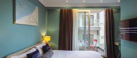 Iron/ironing board, free WiFi, bed sheets